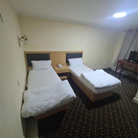 Kings Empire Hotel ฟรีทาวน์ ภายนอก รูปภาพ