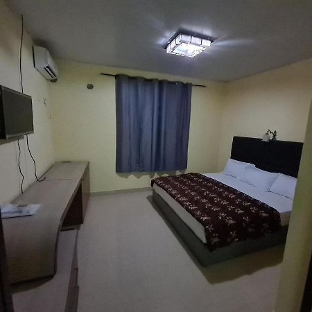 Kings Empire Hotel ฟรีทาวน์ ภายนอก รูปภาพ