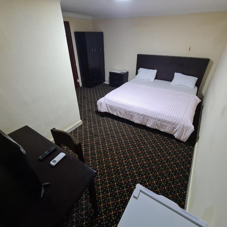 Kings Empire Hotel ฟรีทาวน์ ภายนอก รูปภาพ