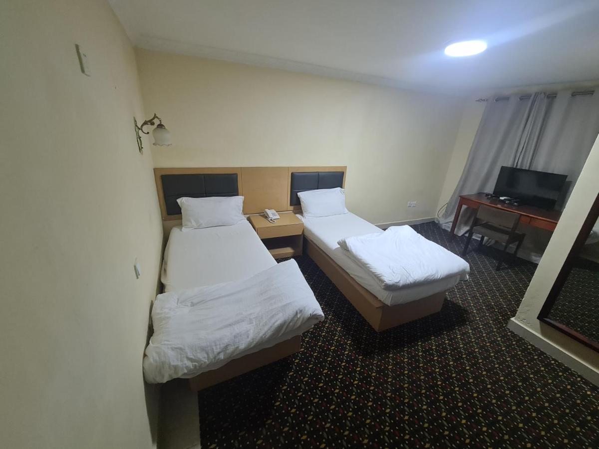 Kings Empire Hotel ฟรีทาวน์ ภายนอก รูปภาพ