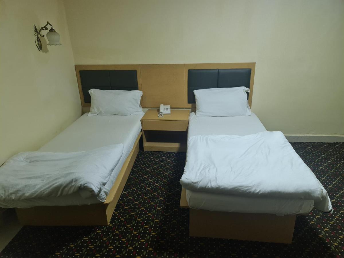 Kings Empire Hotel ฟรีทาวน์ ภายนอก รูปภาพ
