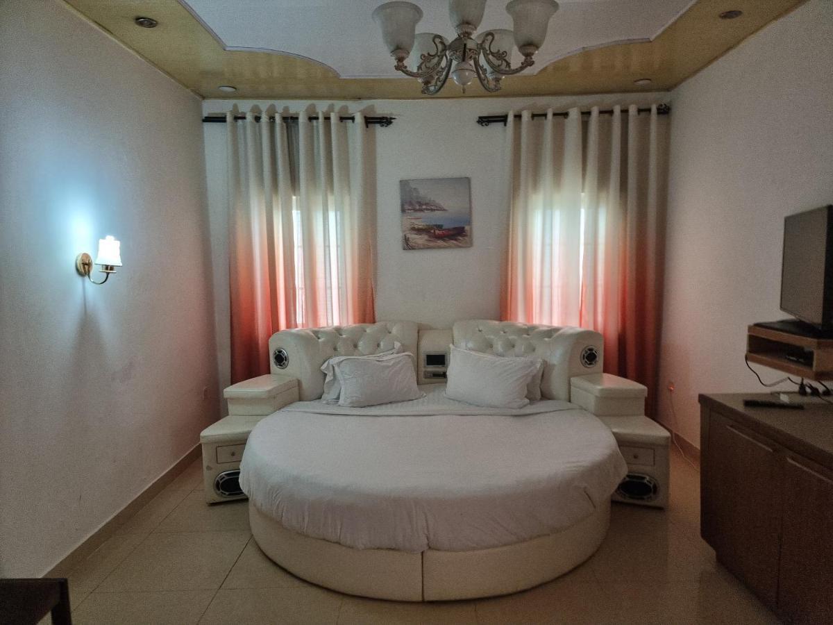 Kings Empire Hotel ฟรีทาวน์ ภายนอก รูปภาพ