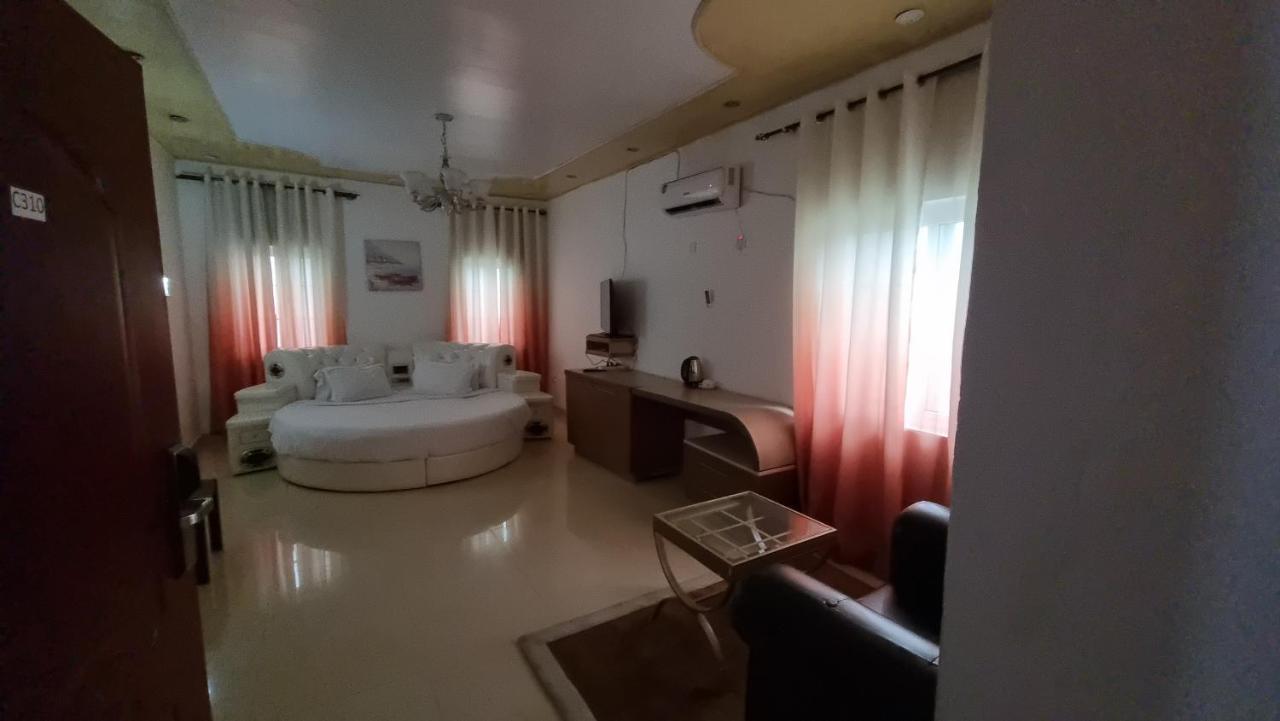 Kings Empire Hotel ฟรีทาวน์ ภายนอก รูปภาพ